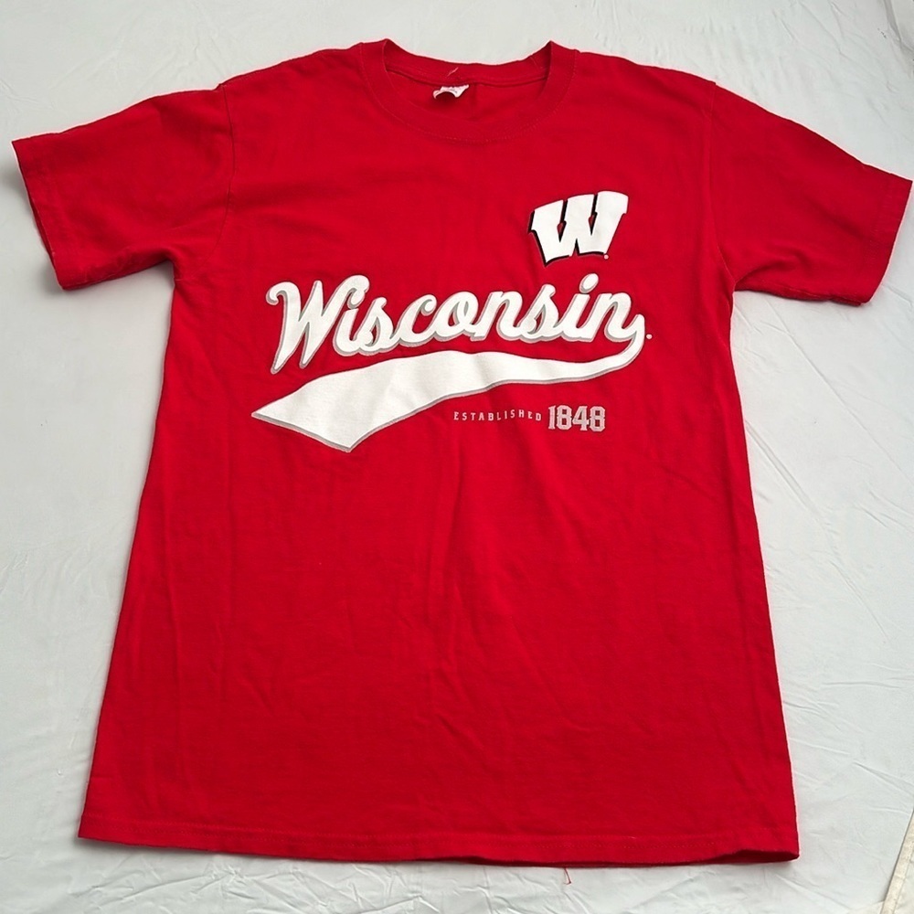 Hanes University of Wisconsin Badgers red collegiate logo short sleeve t-shirt
